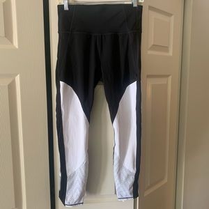 Athleta Mesh Perforated Capri Tight Leggings ❤️